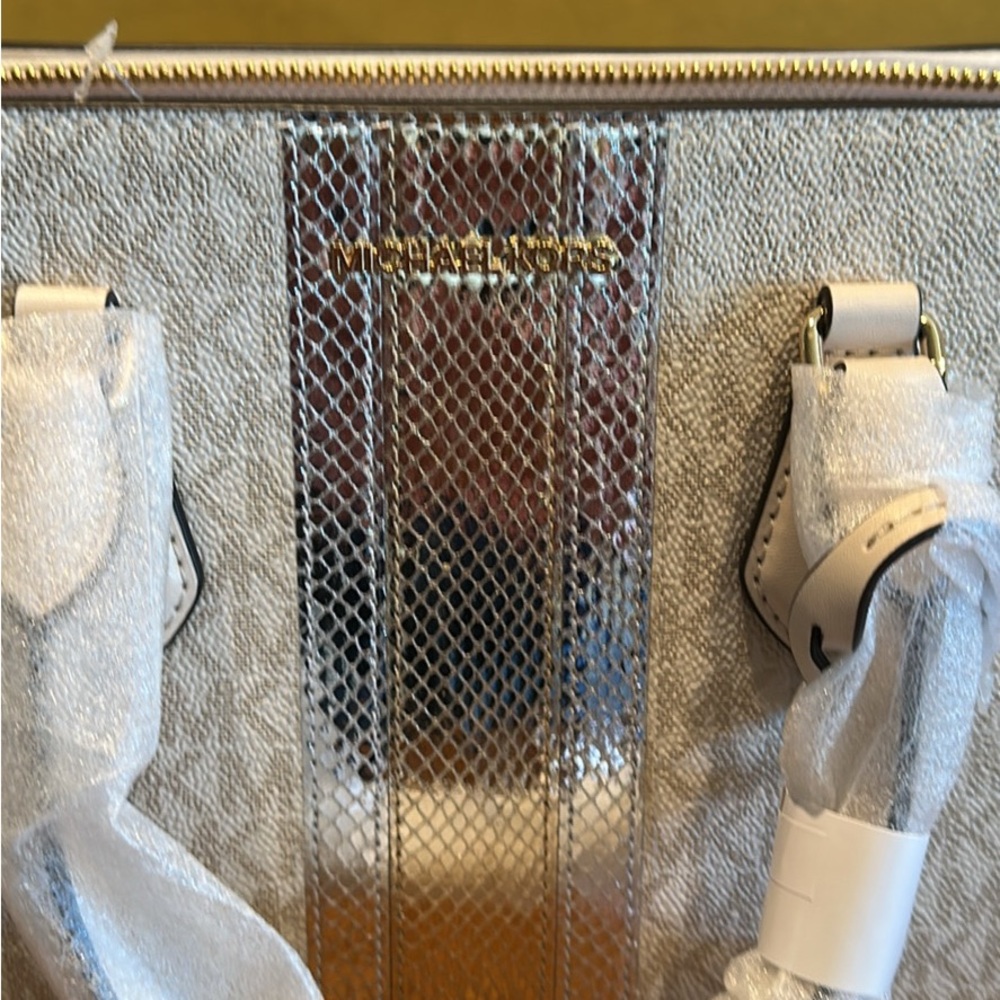 Michael Kors Cream Satchel Structured Design - Picture 2 of 8